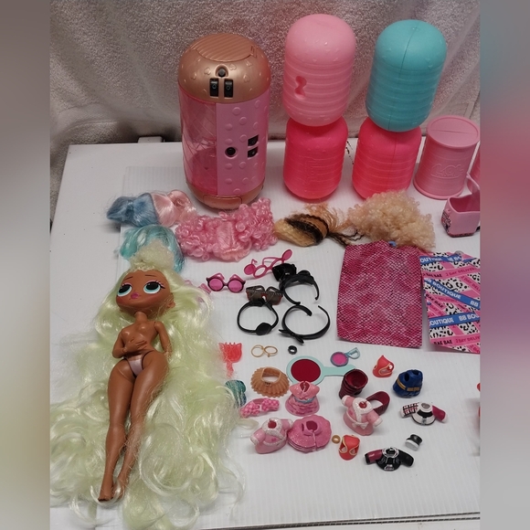 LOL Dolls And Accessories - Picture 3 of 4